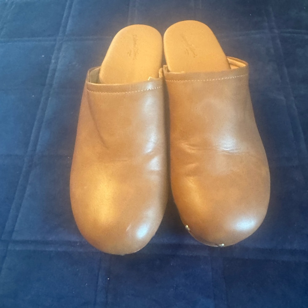 Universal Thread Brown Leather Clogs